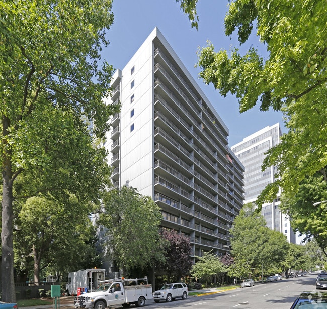 500 N - Bridgeway Towers