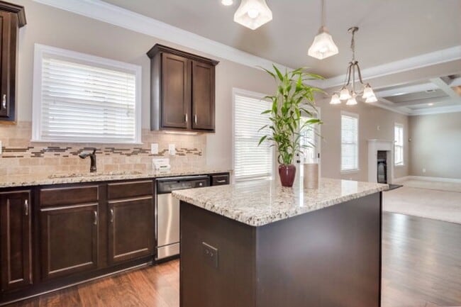 Photo - 260 Wentworth Pl