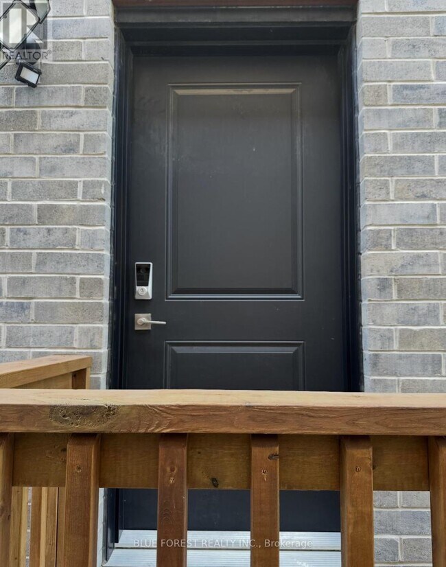 Photo - 1458 Wright Cres