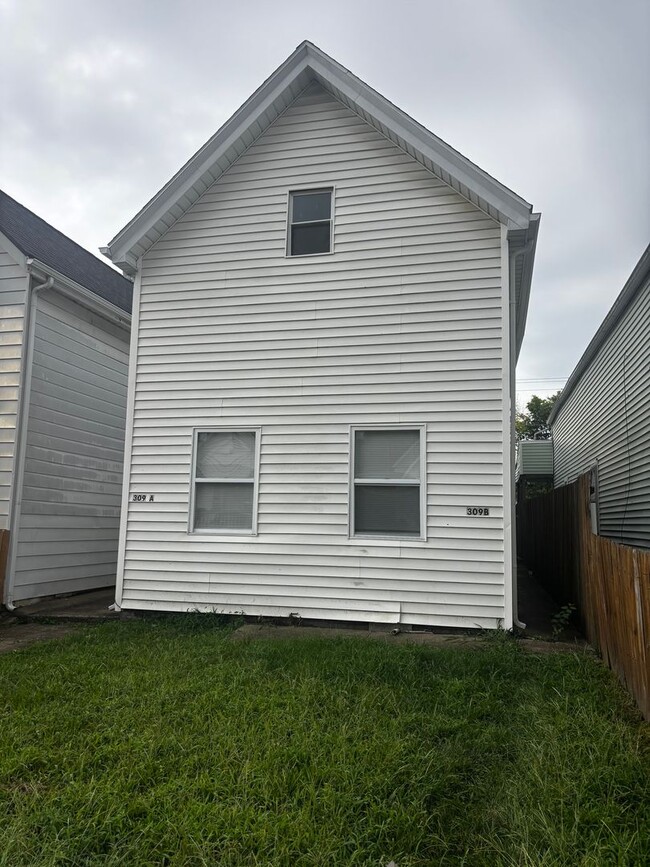 Building Photo - 309 E Virginia St Unit B
