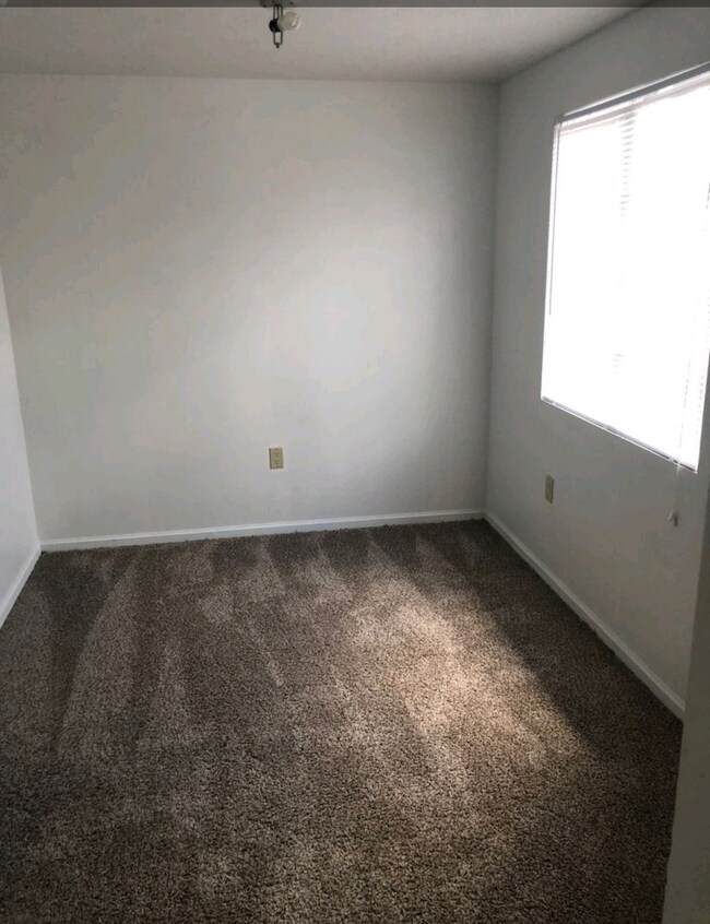 Photo - 822 NE Ford St