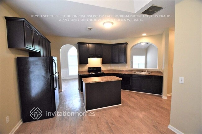 Photo - 467 Greyhawk Way