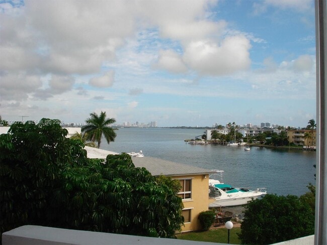 Building Photo - 7933 West Dr Unit 404