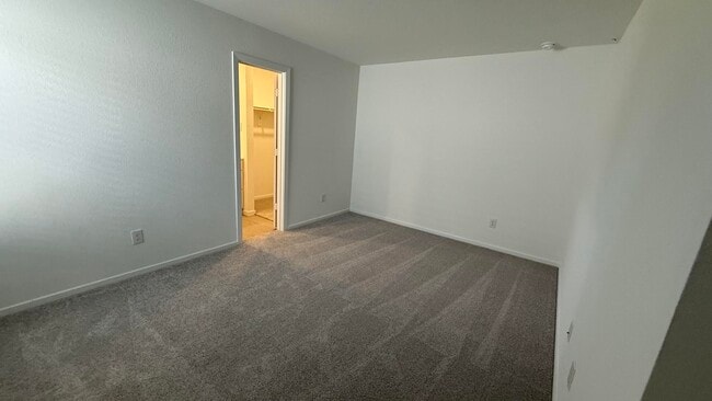 Photo - 913 Pertuso Ln