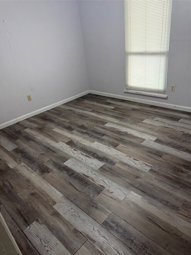 Photo - 5106 Karenbeth Dr