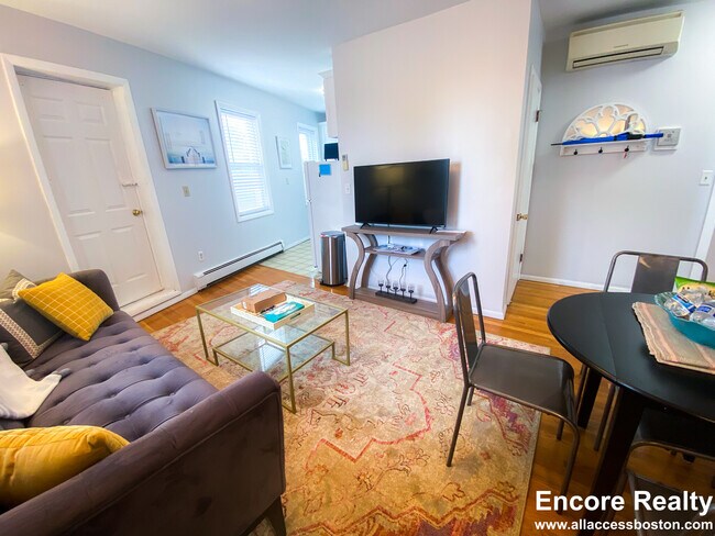 Photo - 1004 Tremont St Unidad 2