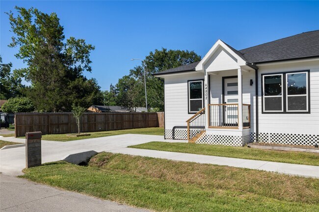 Photo - 4802 Angleton St