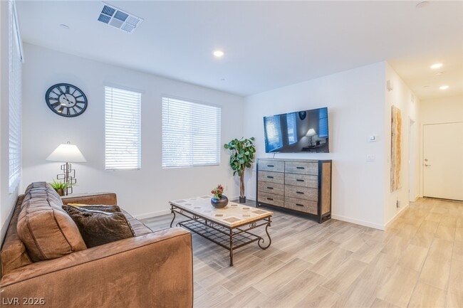 Photo - 145 Aqua Cmns