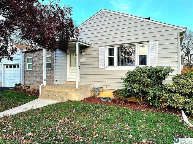 Photo - 1103 N Van Buren St