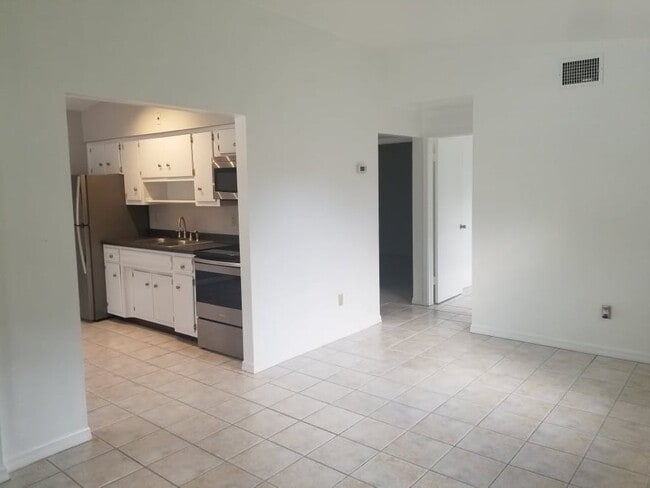 Photo - 1066 Philippe Pkwy
