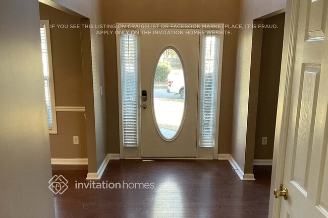 Photo - 4028 St George Walk SW