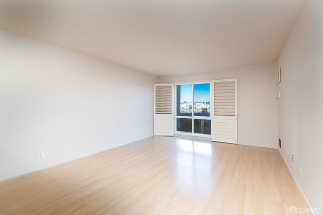 Photo - 646 Corbett Ave