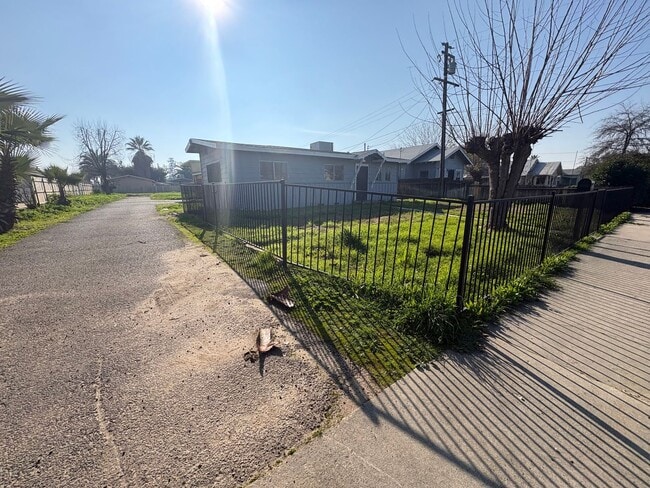 Building Photo - 4302 Unit HOUSE