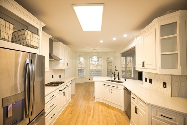 Photo - 3097 Hudson Way