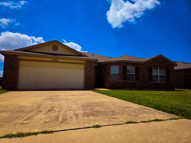 Photo - 5208 Bridle Dr