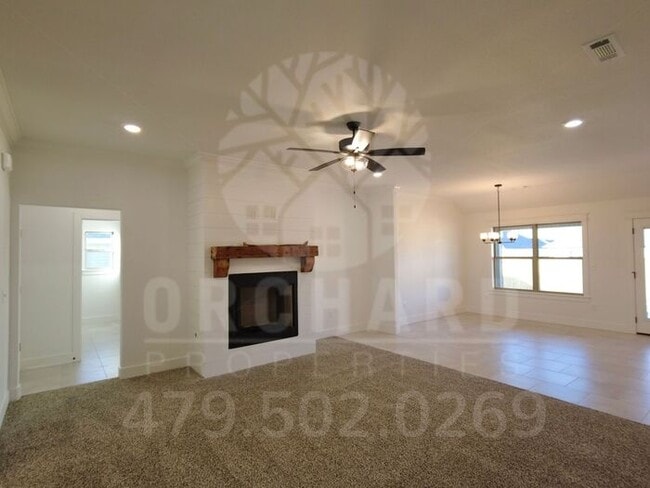Building Photo - Siloam Springs- Single-Family Home- Beauti...