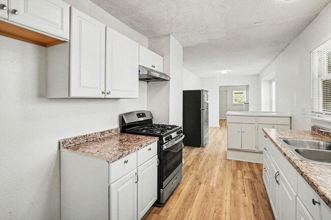 Building Photo - 5013 S Benton Ave