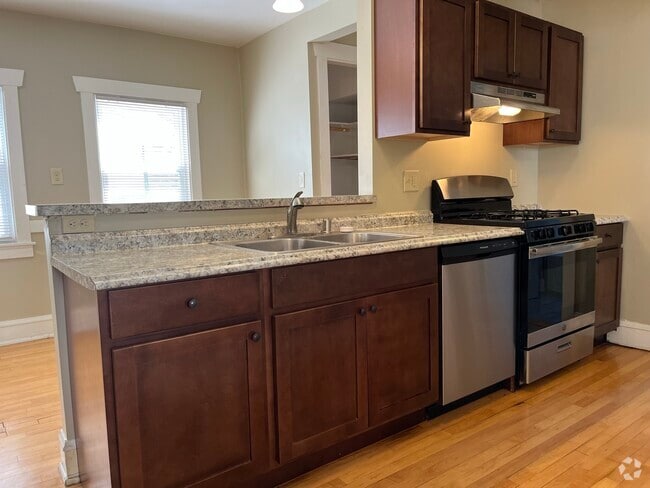Building Photo - 3033 S Clement Ave Unit UPPER Rental