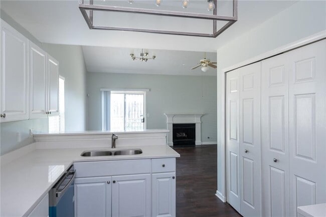 Photo - 3690 Manor Ct SW