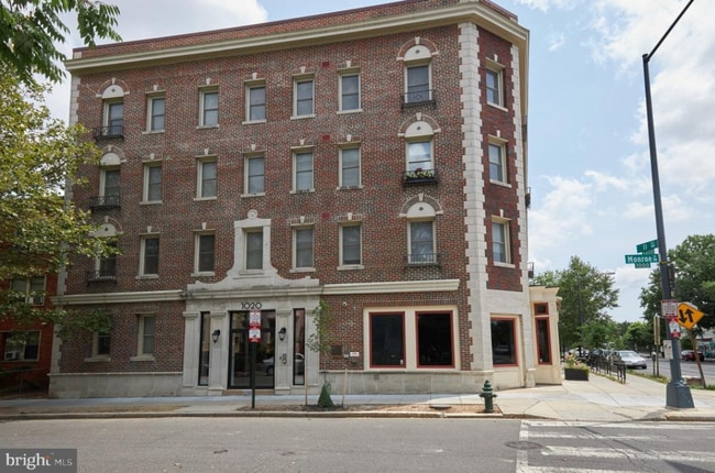 Building Photo - 1020 Monroe St NW Unit 407