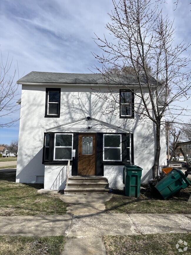 Building Photo - 102 E Stanton St Unit 2 Rental