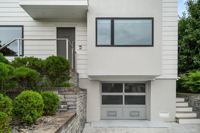 Photo - 200 Hillspoint Rd