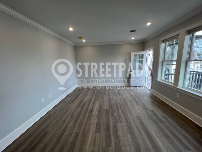 Photo - 100 Brooks St