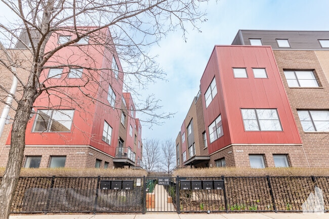 Building Photo - 648 W 16th St Rental