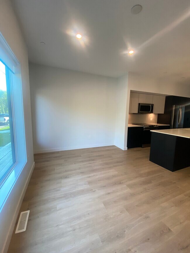 Photo - 3-Bedroom Townhouse for Rent in Killarney Unit U1 -3002