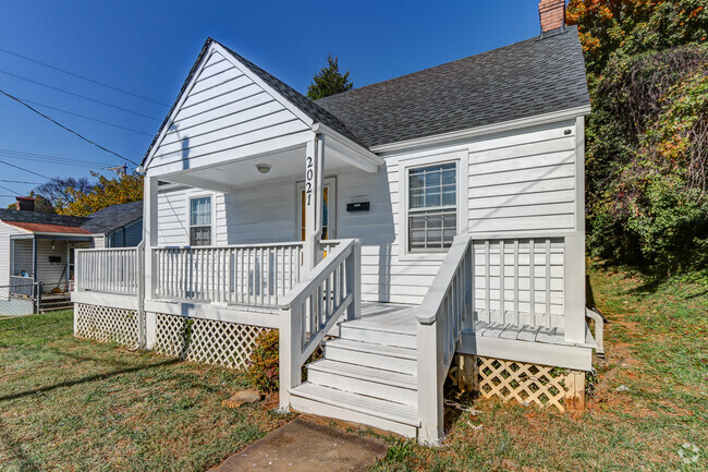 Building Photo - 2021 Rose Ln Rental