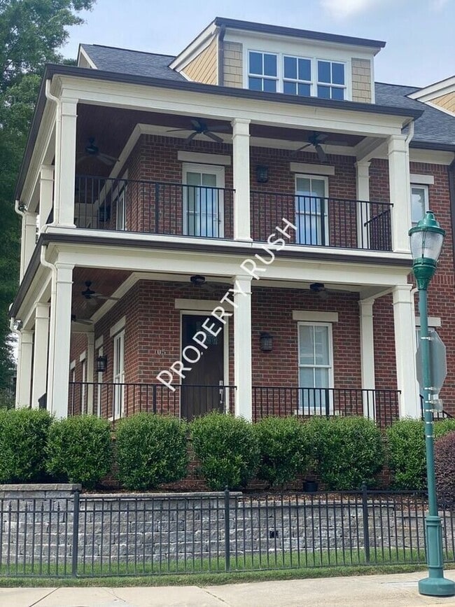 Photo - 105 E 3rd St