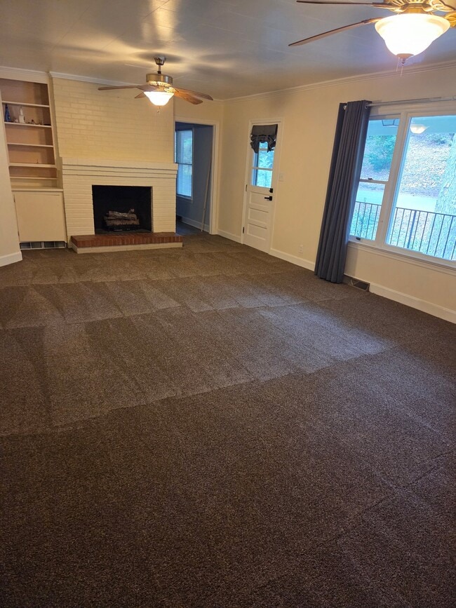 Photo - 402 Pinecrest St