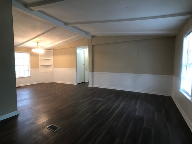 Photo - 111 Cedarbrook Dr