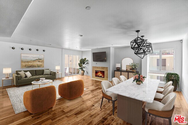 Building Photo - 7249 Franklin Ave Unit 204
