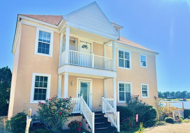 Photo - 1006 Canberra Pl