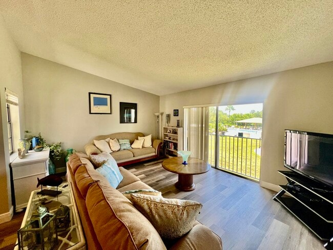 Photo - 3209 S Lakeview Cir Unidad 8206