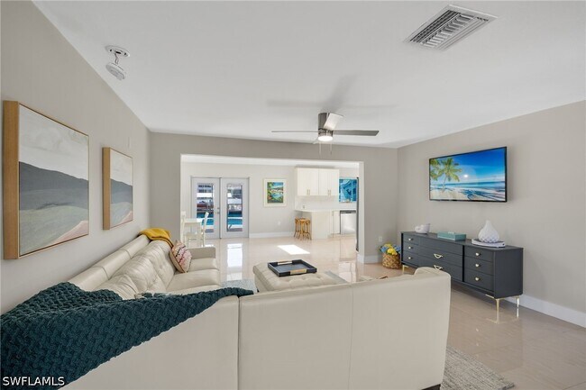 Photo - 482 Tradewinds Ave