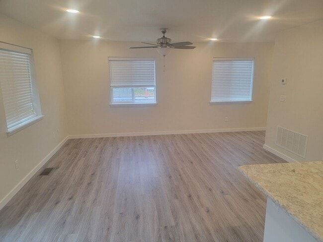 Photo - 609 13th St Unit C