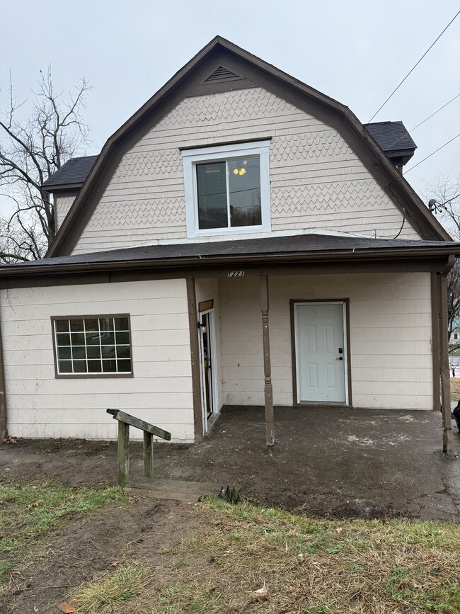 Building Photo - 1221 Stuart St Unit B