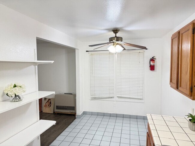 Photo - 1800 Unidad E