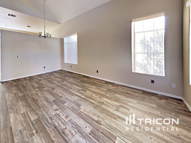 Photo - 210 Mariposa Way