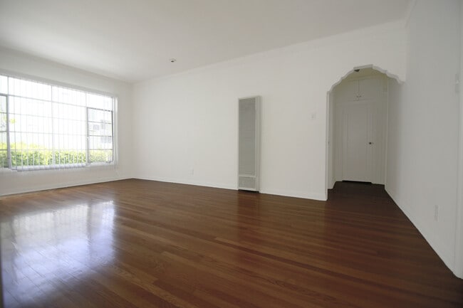 Photo - 1123-1127 Larrabee St Unit 1123 1/2