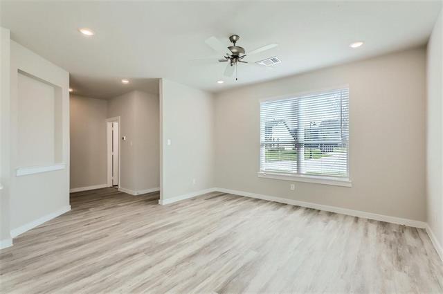 Photo - 1325 Creekbank Dr