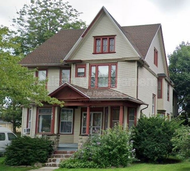 Building Photo - 583 Averill Ave Unit 3