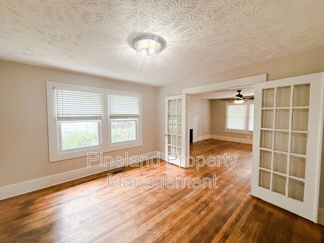 Photo - 316 Broadfoot Ave