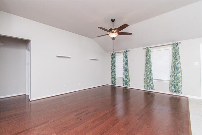 Photo - 136 Mistflower Ln