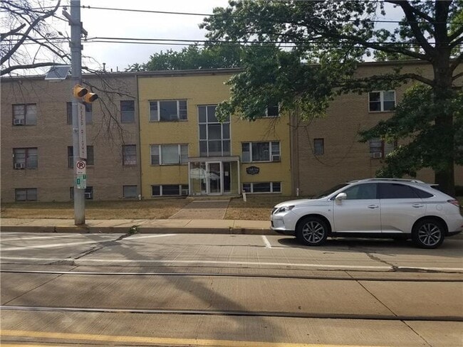 Building Photo - 2222 Broadway Ave Rental