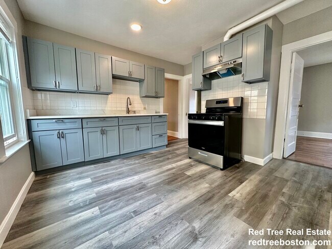 Building Photo - 8 Mortimer Pl Unit 2