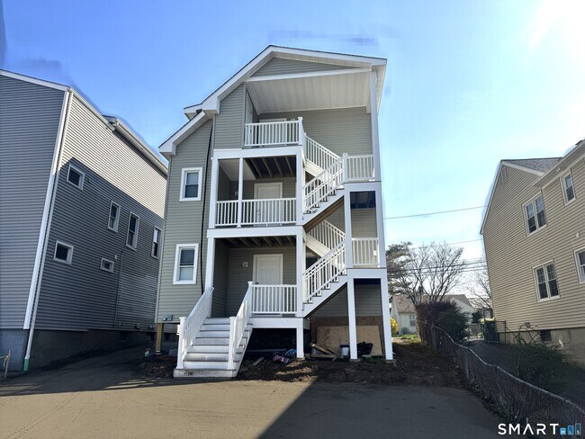 105 Churchill St Unit 2nd Floor (105)