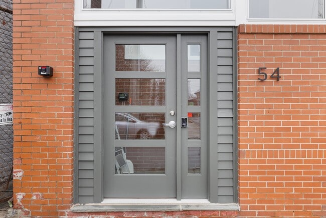 Entry - 54 Sutton St